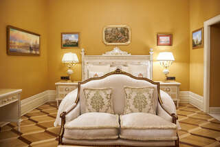 Гостиница Дворец Трезини Санкт-Петербург Люкс Делюкс с видом во внутренний двор-1